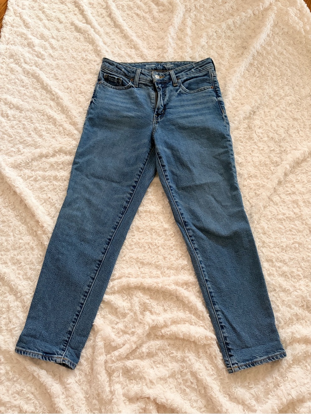 Old Navy Straight-Leg Jeans in Medium Blue